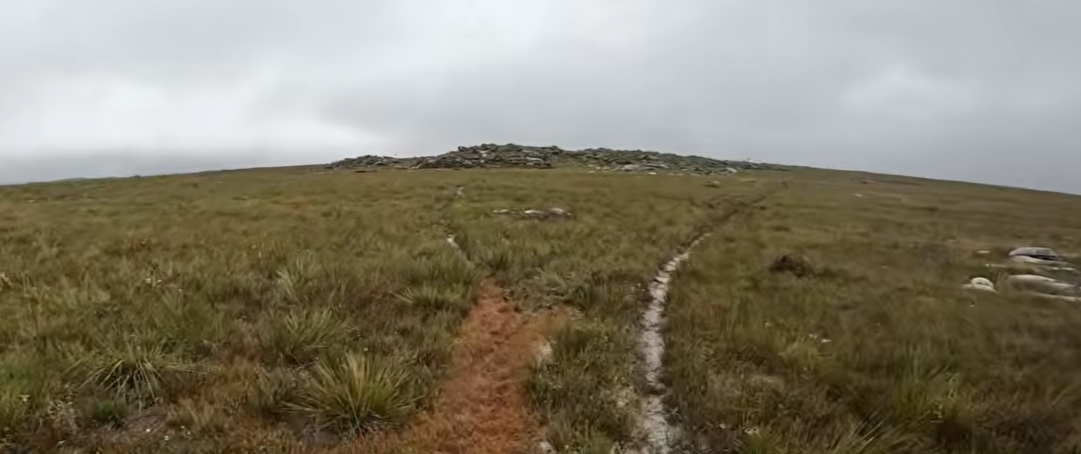 Terreno | 12 hectares | lugar denominado vau da lagoa | alto da serra do cipó | município de santana do riacho/mg
