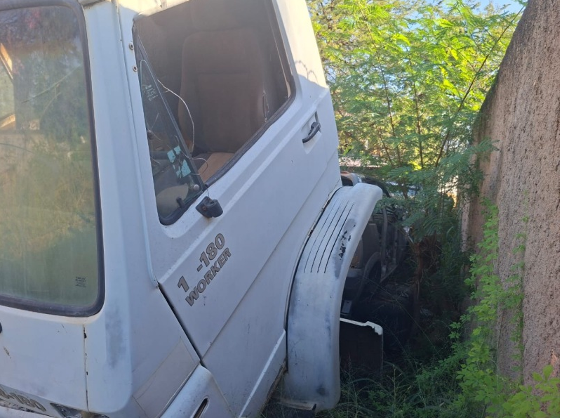 14 SUCATAS DE VEÍCULOS - FIAT/UNO MILE | STRADA TREK | CAMINHÕES VW 13.180 | VW/17.180 | VW/8.120 | VW/23.220 l\M. BENZ/L 1620 | MONTES CLAROS/MG
