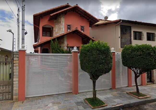 CASA NO BAIRRO CAIÇARA | 03 QTOS| 04 ANDARES | TERRENO 300M² | ÓTIMO ESTADO DE CONSERVAÇÃO | BH/MG