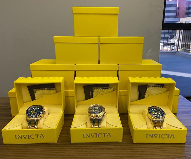 09 RELÓGIOS INVICTA PRO DIVER  BANHADOS A OURO 18k  + 04 INVICTVA PRO DIVER