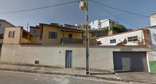 CASA DE 02 ANDARES | 03 QTOS | BAIRRO SANTA MARIA | VARGINHA/MG