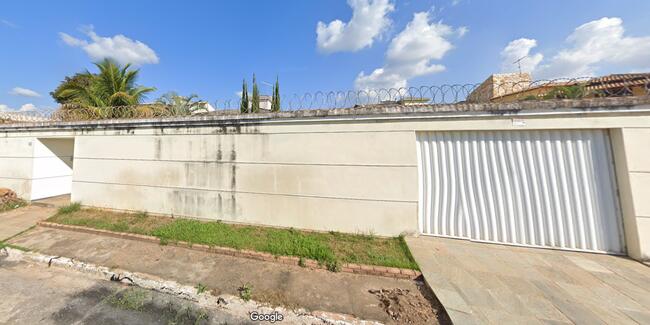 CASA EM LAGOA SANTA/MG COM PISCINA E CHURRASQUEIRA | 384M² DE ÁREA CONSTRUÍDA | 1.200M² DE TERRENO | 04 VAGAS