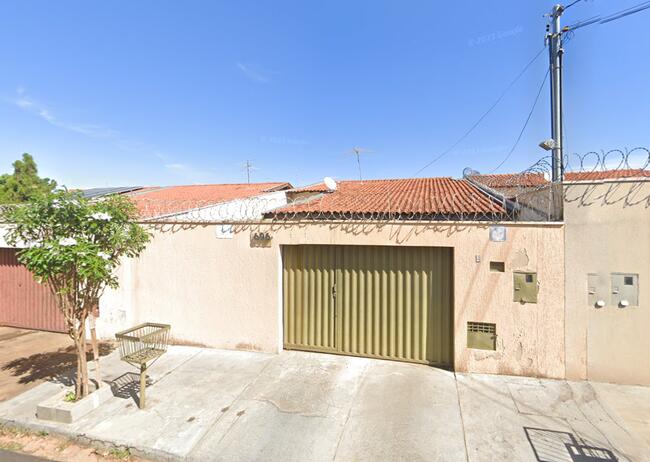 CASA RESIDENCIAL COM  257M² | 03 QTOS | 02 VAGAS DE GARAGEM | BAIRRO LOURDES | UBERABA/MG