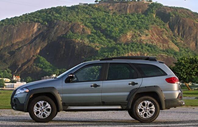 FIAT/WEEKEND ADVENTURE | 2015| COR PREDOMINANTEMENTE VERDE