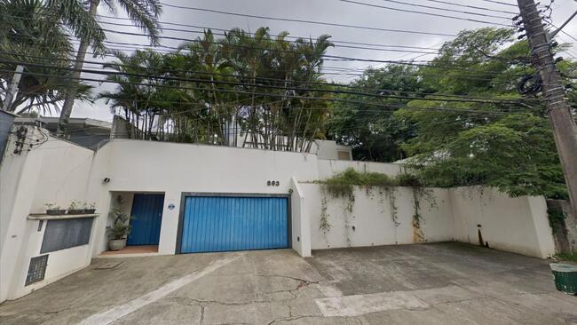 AMPLA CASA EM ÁREA NOBRE DE SÃO PAULO I APROX. 660M2 I  03 SUITES I PISCINA I  4 VAGAS I MORUMBI