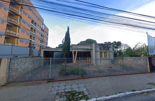 IMÓVEL COM ÁREA DE 4.771m² COMPOSTA POR 12 LOTES I REGIÃO CENTRAL DE SETE LAGOAS/MG
