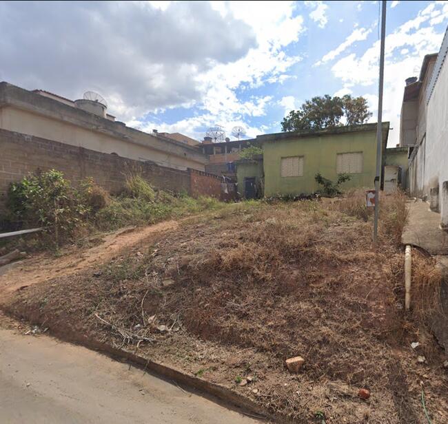 CASA  I 03 QUARTOS | LOTE 240 m² I  PITANGUI/MG