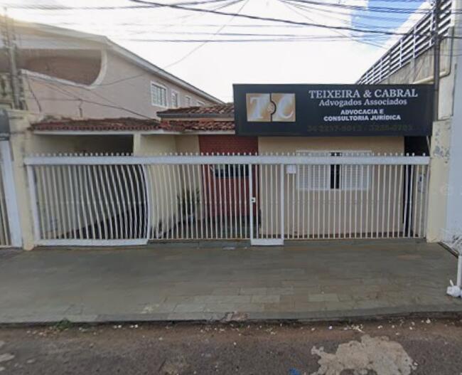 CASA I 170,24m² I BAIRRO MARTINS I UBERLÂNDIA/MG - Possibilidade de parcelamento (condições no edital)