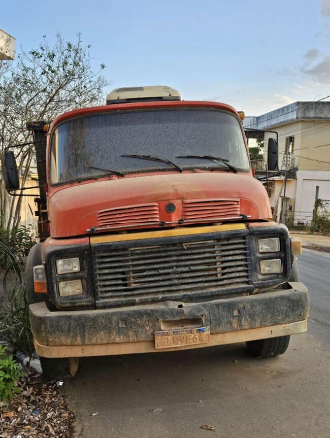 CAMINHÃO MERCEDES BENZ L1313 | ANO/MODELO: 1984/1984 | 03 EIXOS | VERMELHO
