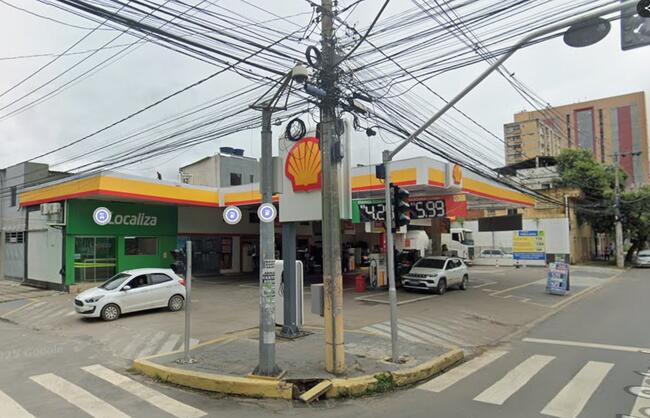 POSTO DE COMBUSTÍVEL | PRÉDIO COMERCIAL COM 07 SALAS + GALPÃO DE OFICINA | 07 BOXES DE ESTACIONAMENTO | TERRENO DE 1.212m² |  CENTRO - GOVERNADOR VALADARES/MG