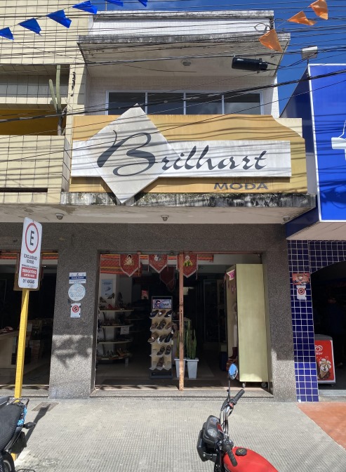01 (um) Prédio Comercial, Construído De Tijolos E Telhas, Com Duas Portas De Frente, Situado À Rua Manoel Rodrigues De Oliveira, Nº 159, Esperança/pb