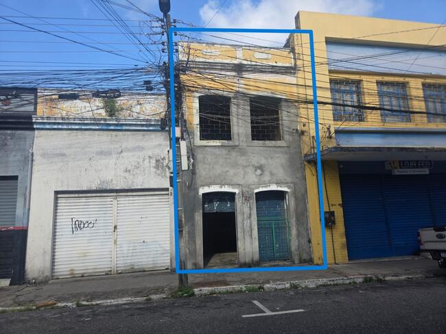 Prédio, Localizado Na Avenida Maciel Pinheiro, Nº 276, Varadouro, Nesta Capital, localizado em Curitiba - PR, bairro Varadouro