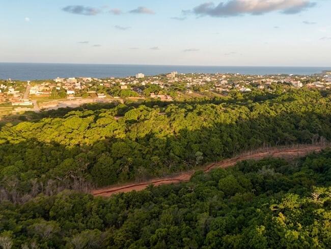 Lote De Terreno Nº 09 Da Quadra "v" No Condomínio Villas De Carapibus, Jacumã, Conde/pb - Medindo 12 Metros De Frente E Fundos Por 20 Metros De Ambos Os Lados, Totalizando 240m²., localizado em Conde - PB, bairro Jacumã