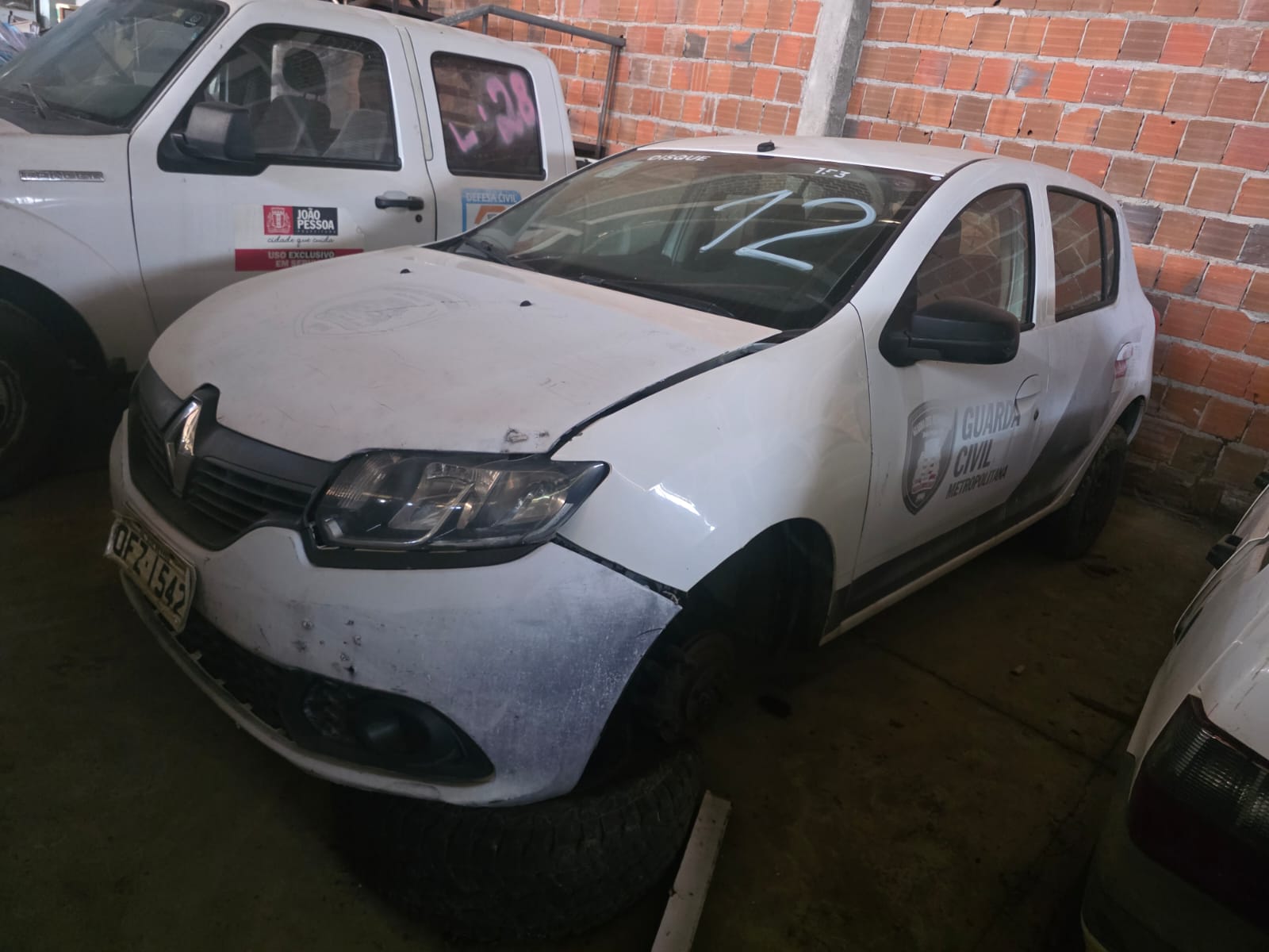 RENAULT/SANDERO AUTH - PLACA: OFZ-1542 - ANO/MODELO: 2018/2018 - CHASSI: 93Y5SRF84JJ281259 - RENAVAM: 1146182659 - COMBUSTÍVEL: ALCOOL/GASOLINA - COR: BRANCA