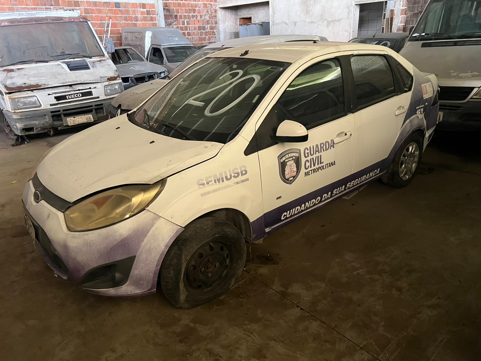 FORD/FIESTA SEDAN 1.6 FLEX - PLACA: QFA-2210 - ANO/MODELO: 2013/2014 - CHASSI: 9BFZF54P1E8495737 - RENAVAM: 1009998363 - COMBUSTÍVEL: ALCOOL/GASOLINA - COR: BRANCA