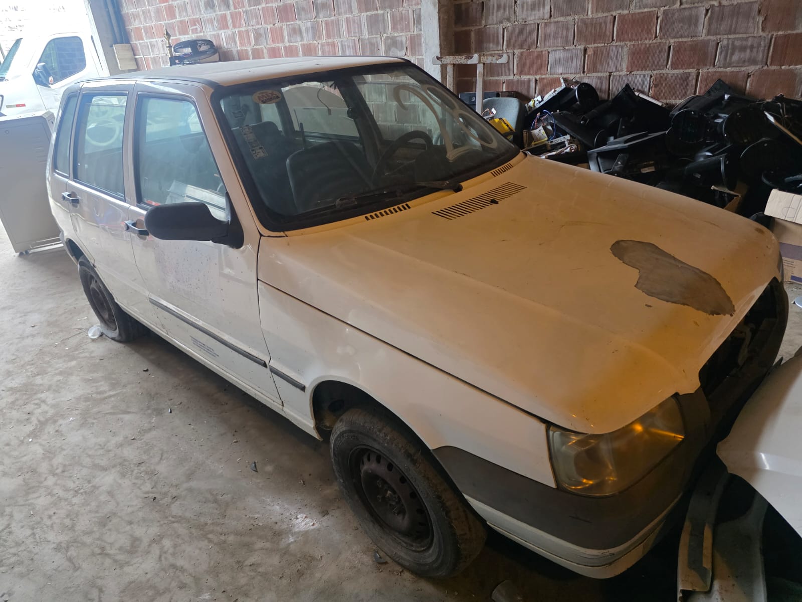 FIAT/UNO MILLE ECONOMY - PLACA: MOM-5203 - ANO/MODELO: 2009/2010 - CHASSI: 9BD15822AA6268032 - RENAVAM: 135658756 - COMBUSTÍVEL: ALCOOL/GASOLINA - COR: BRANCA