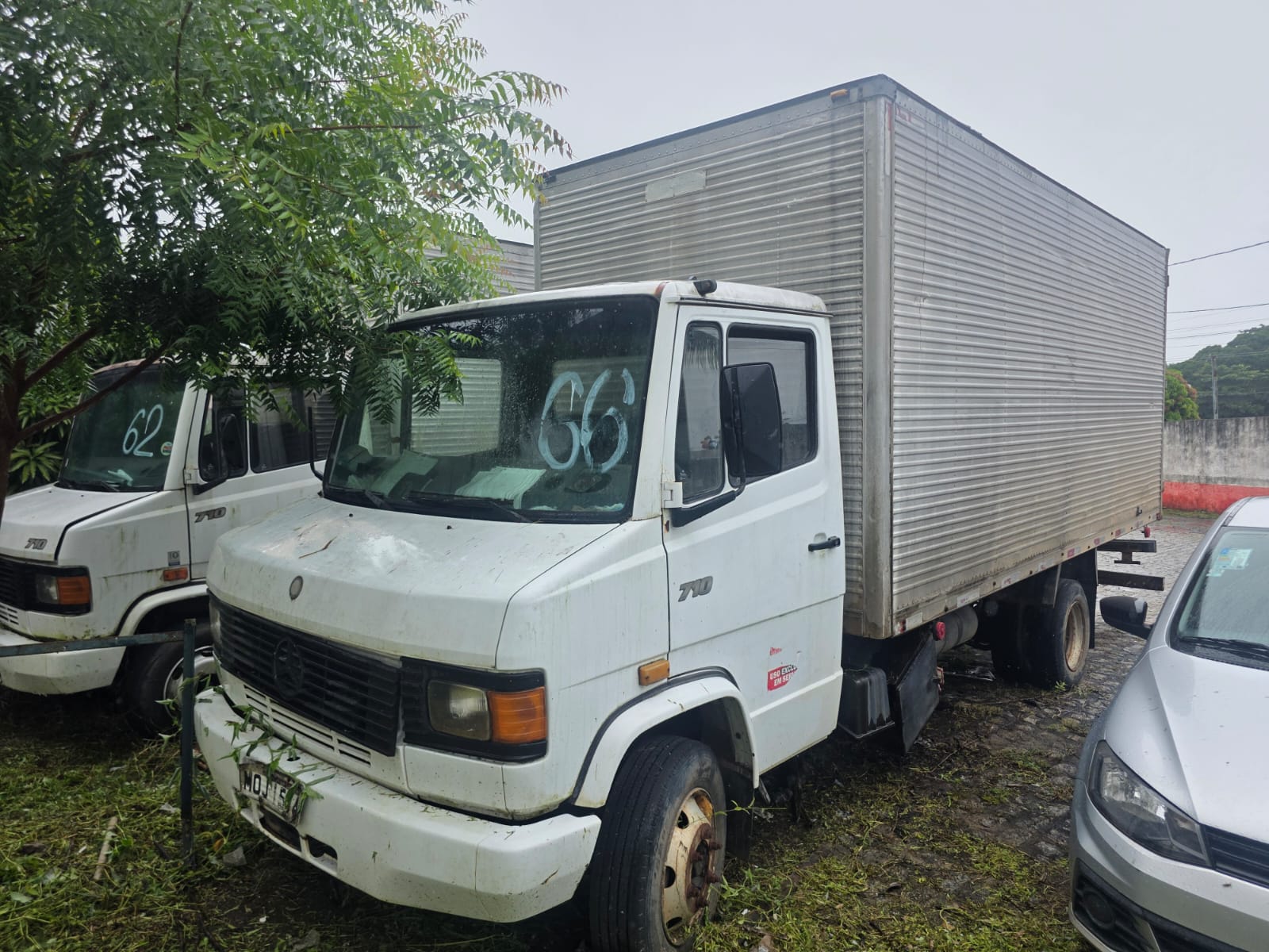 M.BENZ/710 CARROCERIA FECHADA - PLACA: MOJ-1574 - ANO/MODELO: 2008/2009 - CHASSI: 9BM6881599B635158 - RENAVAM: 115363505 - COMBUSTÍVEL: DIESEL COR: BRANCA