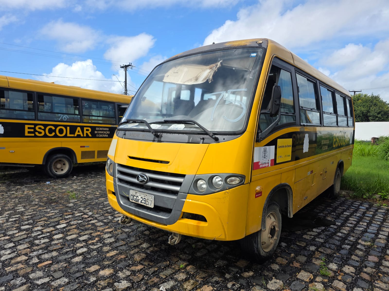 MARCOPOLO/VOLARE V8L - PLACA: OGG-2957 - ANO/MODELO:2013/2014 - CHASSI: 93PB55M10EC049180 - RENAVAM: 595243215 - COMBUSTÍVEL: DIESEL - COR: AMARELA
