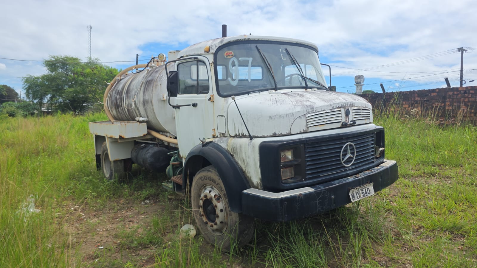 M.BENZ/L 1313 TANQUE - PLACA: MMY-5404 - ANO/MODELO: 1983/1983 - CHASSI: 34404312638085 - RENAVAM: 181768410 - COMBUSTÍVEL: DIESEL - COR: BRANCA
