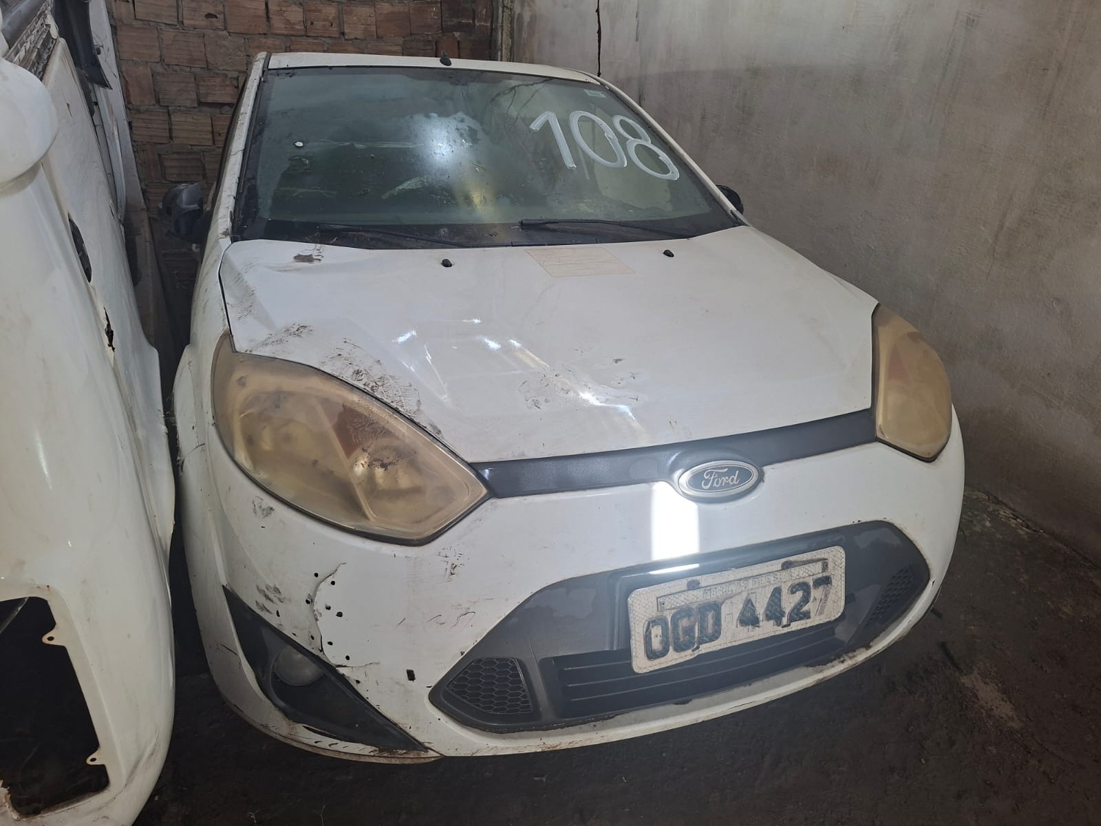 FORD/FIESTA SEDAN 1.6 FLEX - PLACA: OGD-4427 - ANO/MODELO: 2013/2014 - CHASSI: 9BFZF54P3E8006190 - RENAVAM: 559178948 - COMBUSTÍVEL: ALCOOL/GASOLINA - COR: BRANCA