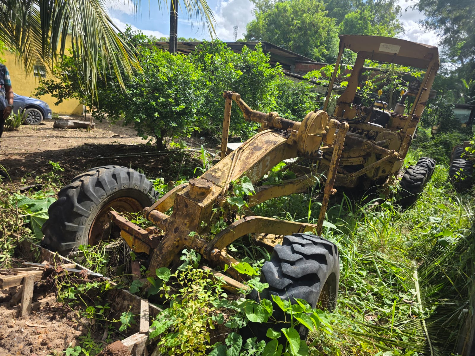 TRATOR MOTONIVELADOR – MARCA: CATERPILLAR - MODELO 120B