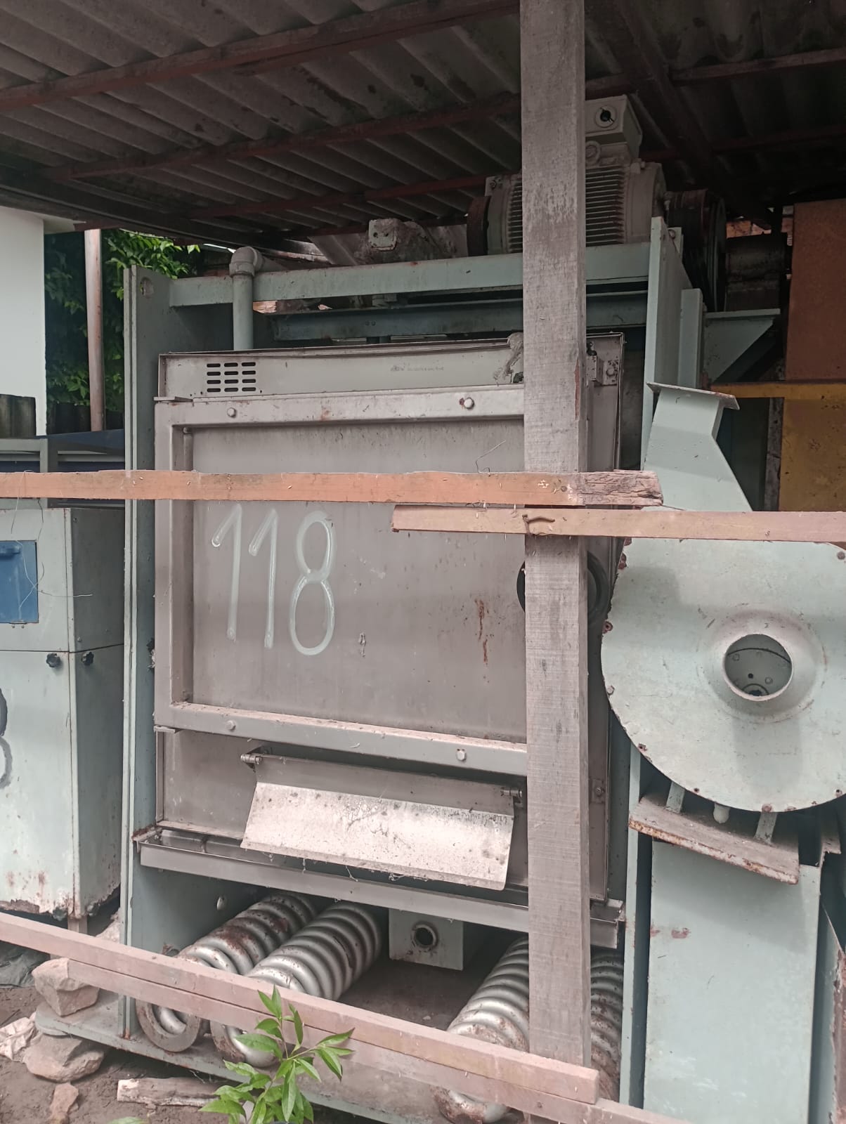 DIVERSOS MATERIAIS USADOS (DUAS LAVADORAS INDUSTRIAIS, DUAS SECADORAS INDUSTRIAIS E UMA CALANDRA)