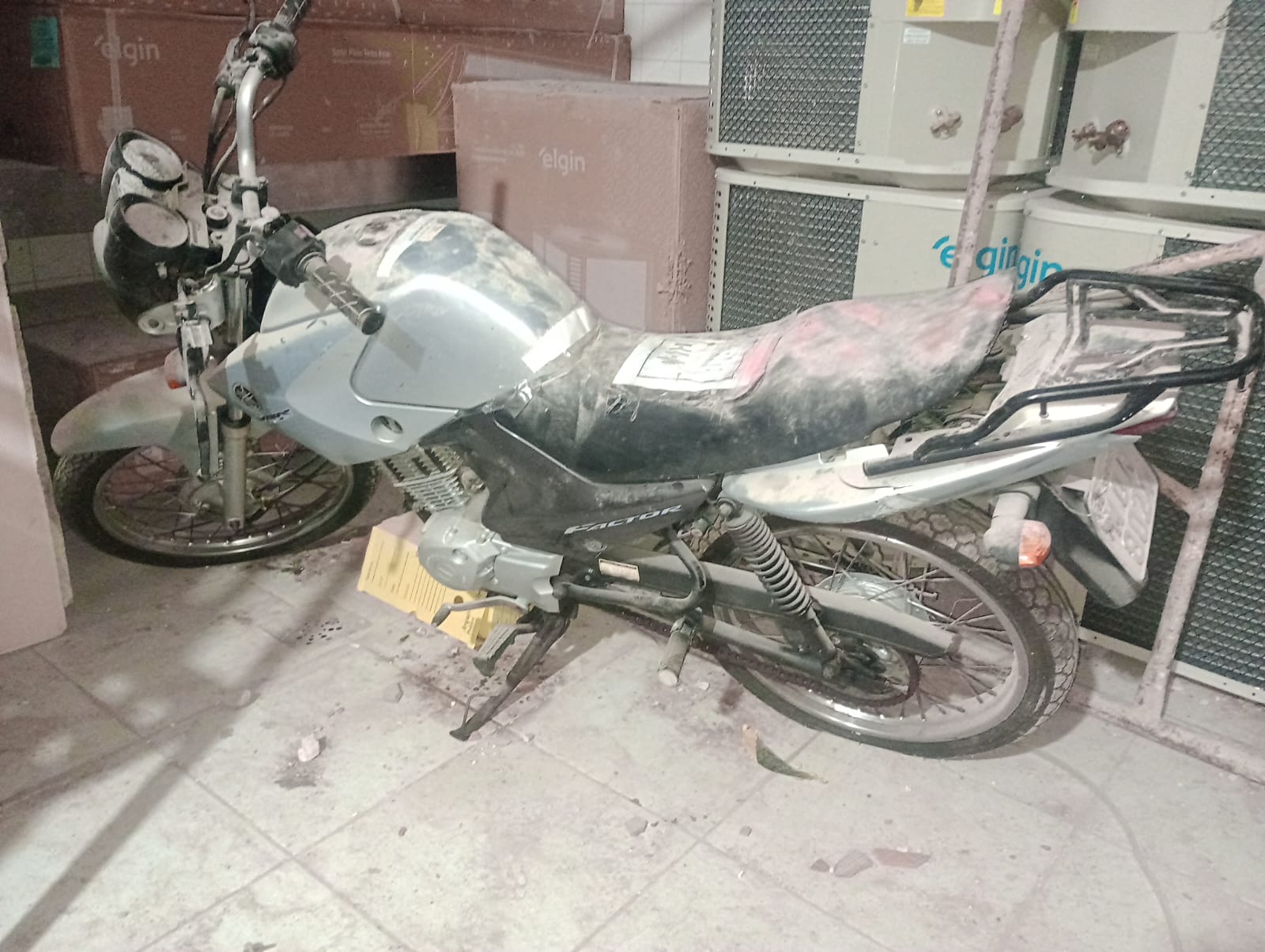 YAMAHA/FACTOR YBR125 - PLACA: MOR-8024 - ANO/MODELO: 2009/2009 - CHASSI: 9C6KE122090058293 - RENAVAM: 142698814 - COMBUSTÍVEL: GASOLINA - COR: PRATA