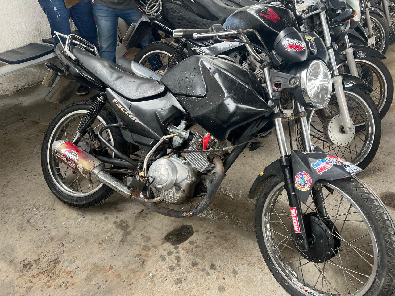 YAMAHA/FACTOR YBR125 K SUCATA APROVEITAVEL COM MOTOR INSERVIVEL