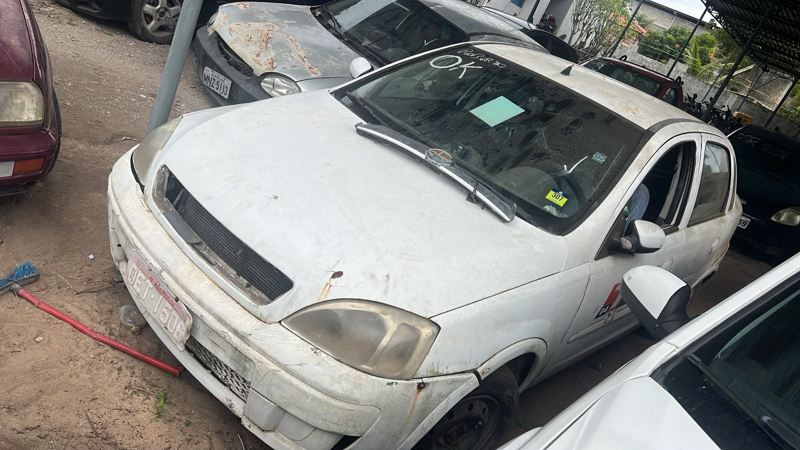 GM/CORSA SEDAN PREMIUM