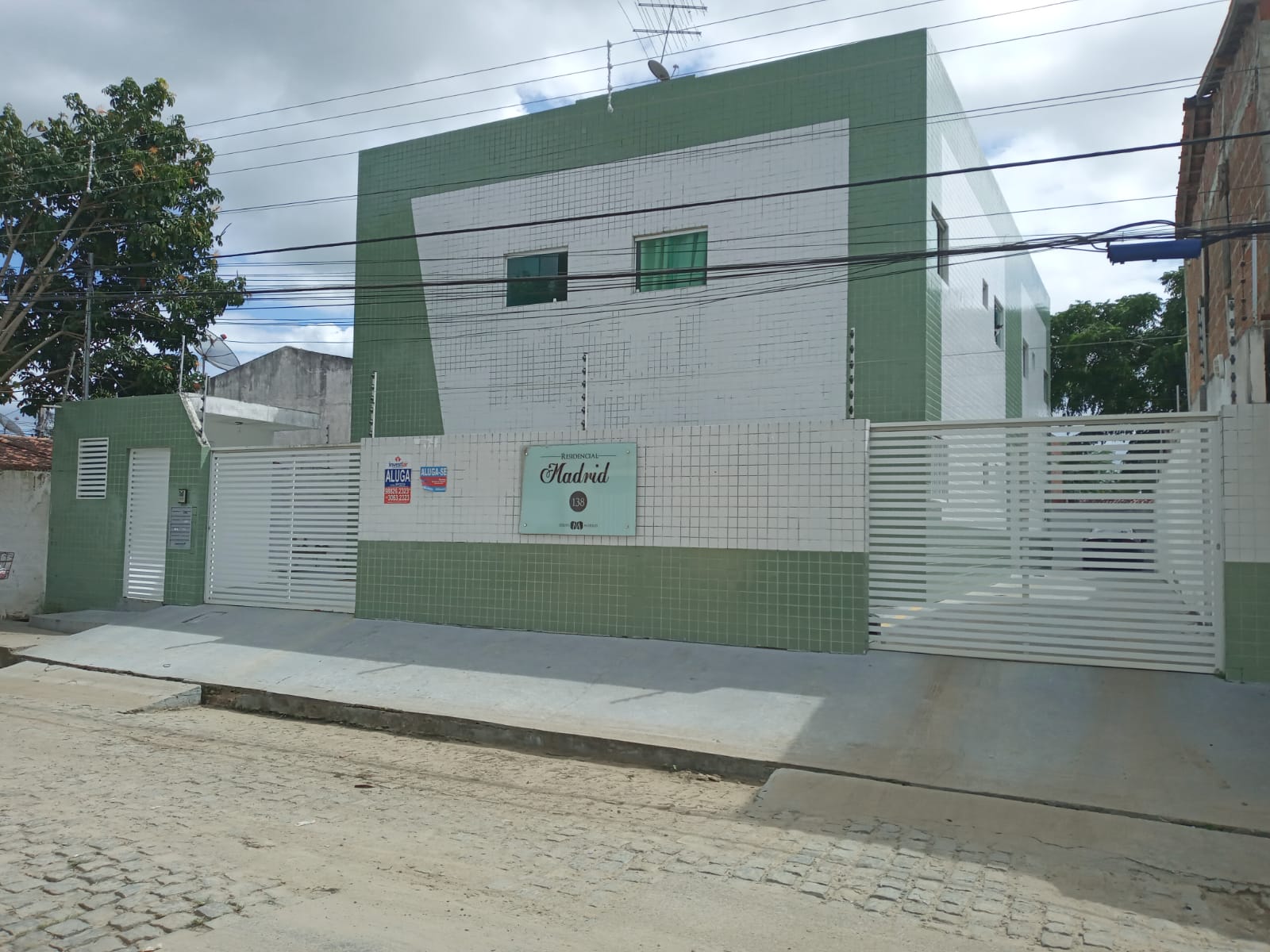 Leilão Da 5ª Vara Cível De Campina Grande/pb - Unidade Nº 102 (1º Pav.) Do Edifício “residencial Madrid” Em Campina Grande-pb