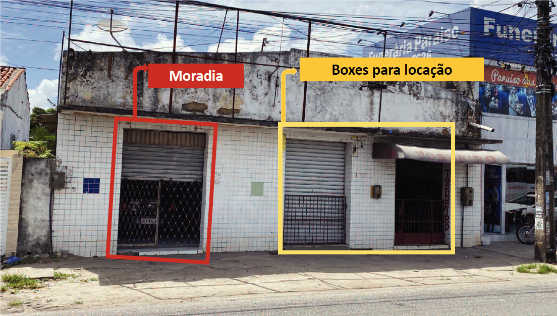 Uma casa construída de tijolos e coberta de telhas, adaptada para comércio e residência localizado na Avenida Cruz das Armas, 1355