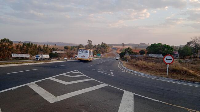Foto de AREA NA RODOVIA MG - BR.265 - TREVO SÃO SEBASTIÃO DO PARAISO - MG