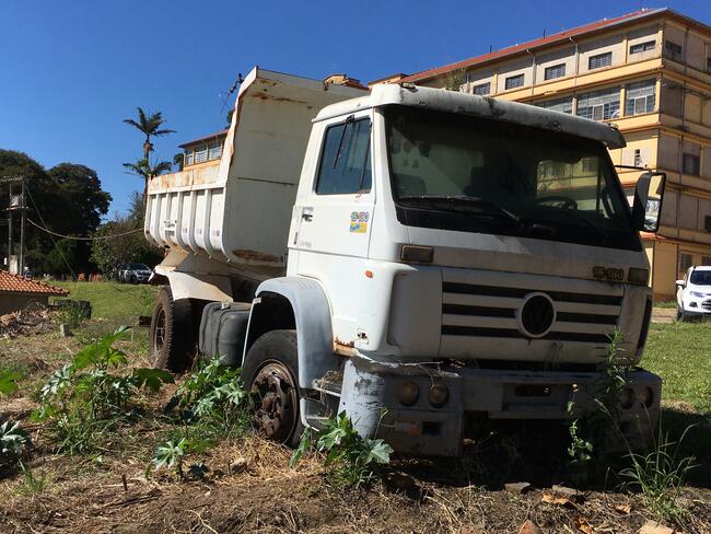 CAMINHAO BASCULANTE LOTE 2