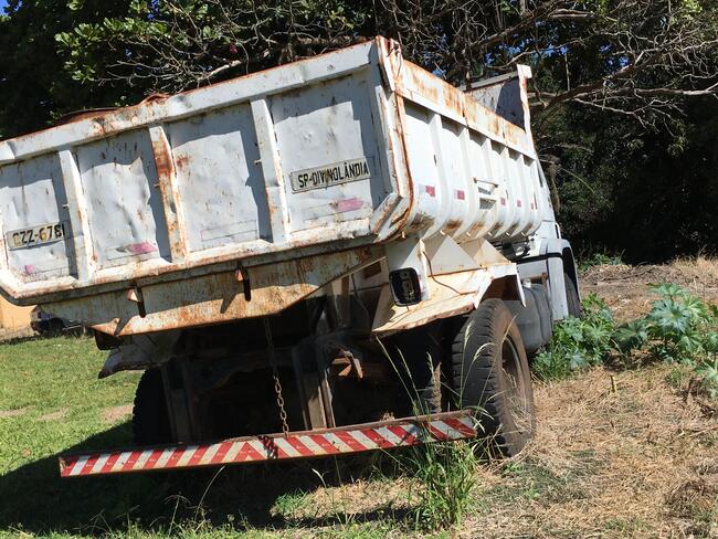 CAMINHAO BASCULANTE LOTE 2