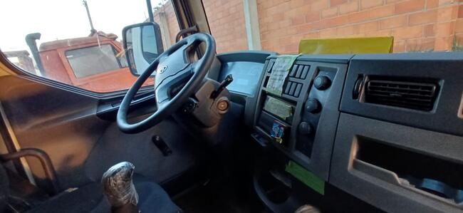 CAMINHÃO VOLVO VM 220