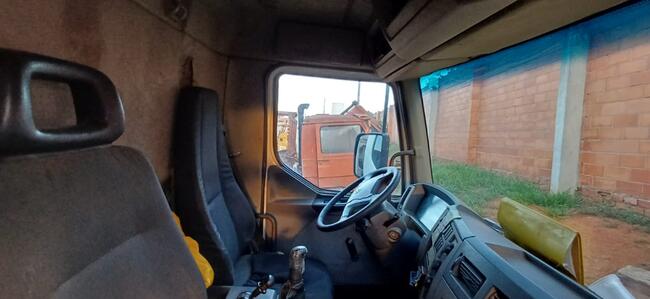 CAMINHÃO VOLVO VM 220