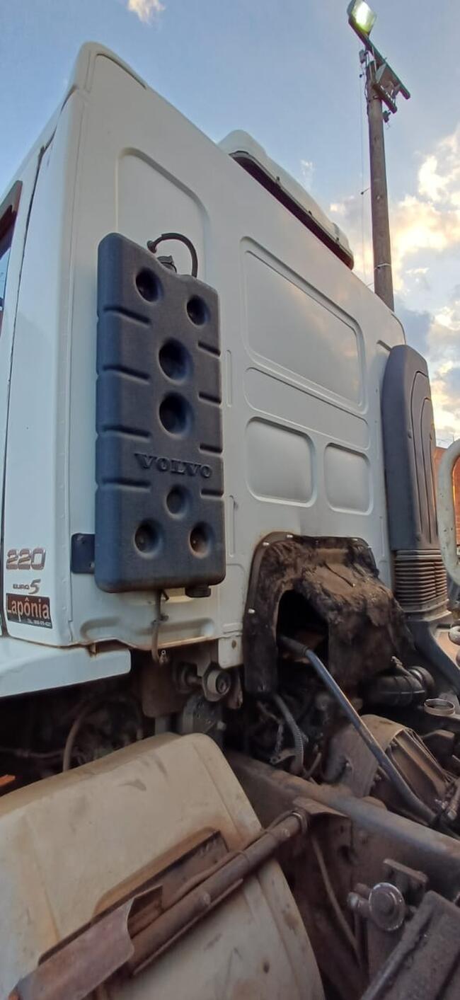 CAMINHÃO VOLVO VM 220