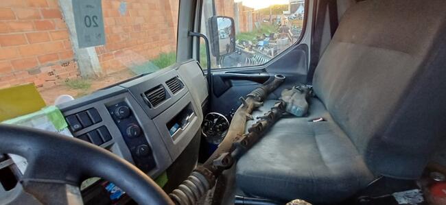 CAMINHÃO VOLVO VM 220