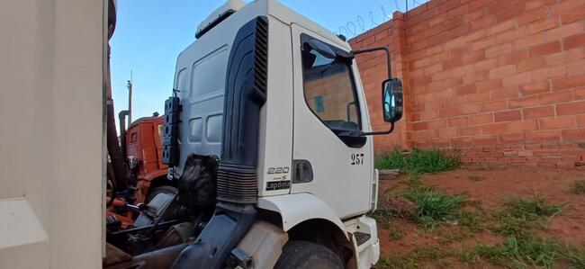 CAMINHÃO VOLVO VM 220