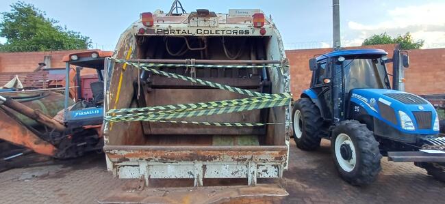 CAMINHÃO VOLVO VM 220