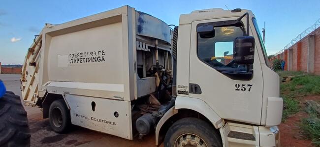 CAMINHÃO VOLVO VM 220 CAMINHÃO VOLVO VM 220