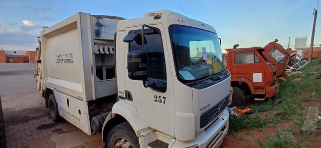 CAMINHÃO VOLVO VM 220 CAMINHÃO VOLVO VM 220