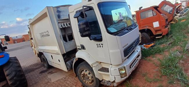 CAMINHÃO VOLVO VM 220