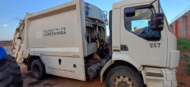 CAMINHÃO VOLVO VM 220