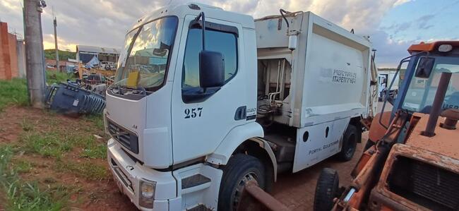 CAMINHÃO VOLVO VM 220