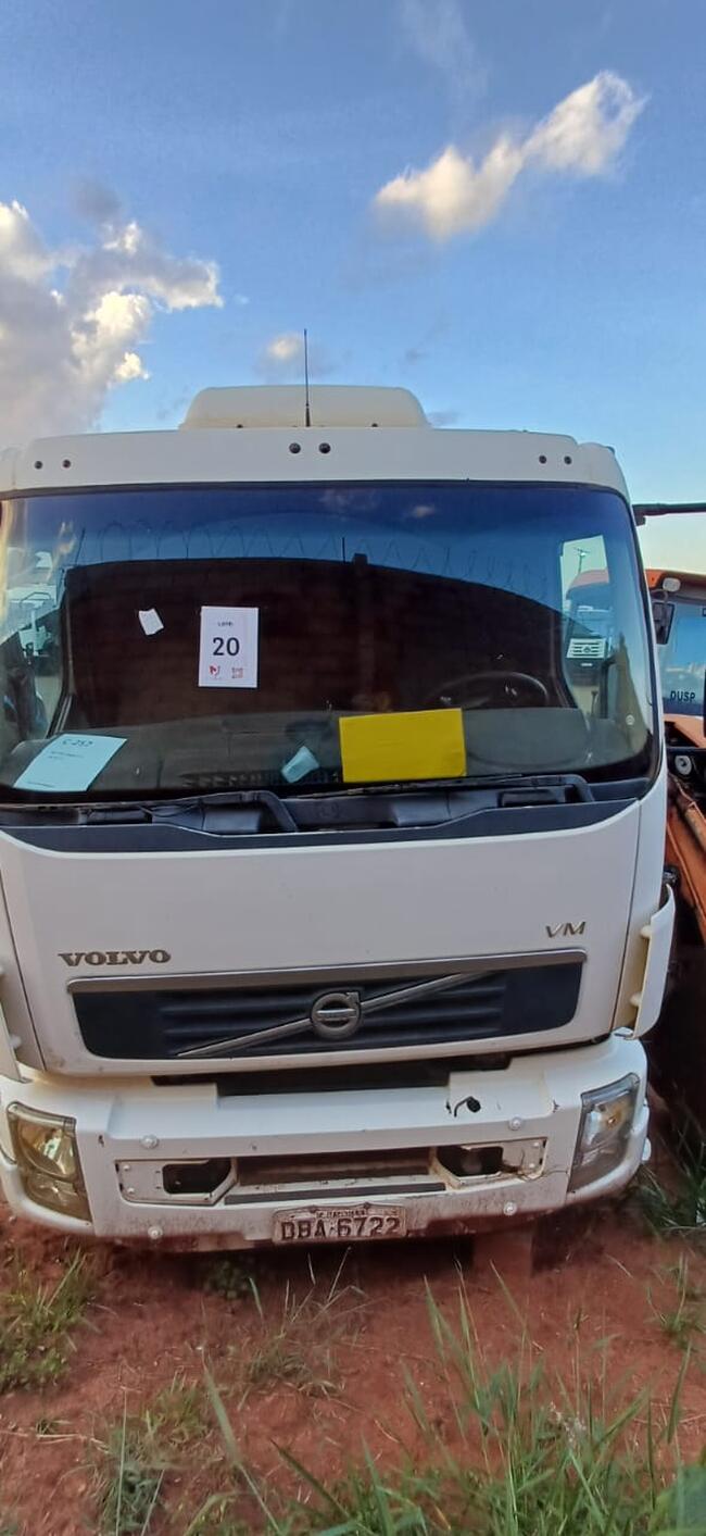 CAMINHÃO VOLVO VM 220