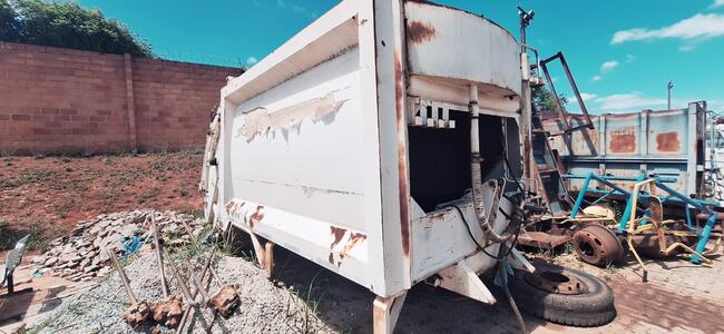 CAÇAMBA COMPACTADORA DE LIXO