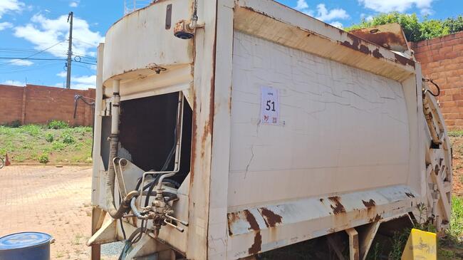 CAÇAMBA COMPACTADORA DE LIXO