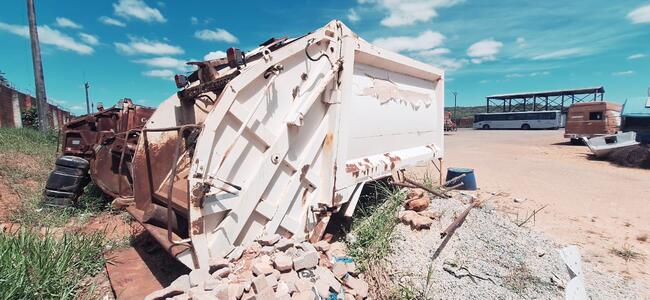 CAÇAMBA COMPACTADORA DE LIXO