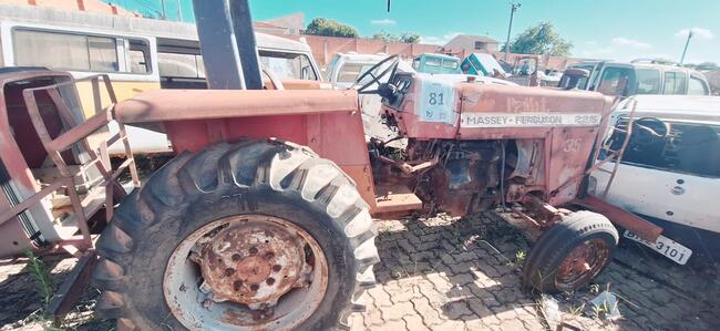 TRATOR MASSEY FERGUSON 235